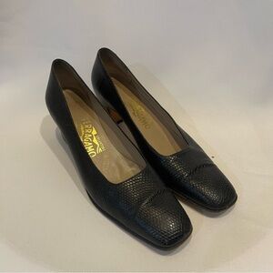 Salvatore Ferragamo Pumps Heels Sz 9 AAAA Black Reptile Embossed Leather